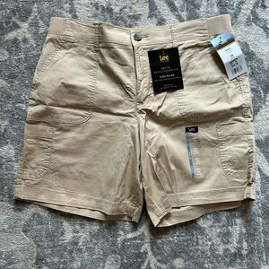 Women’s Classic Lee Beige Cargo Shorts NWT Size 16 Petite